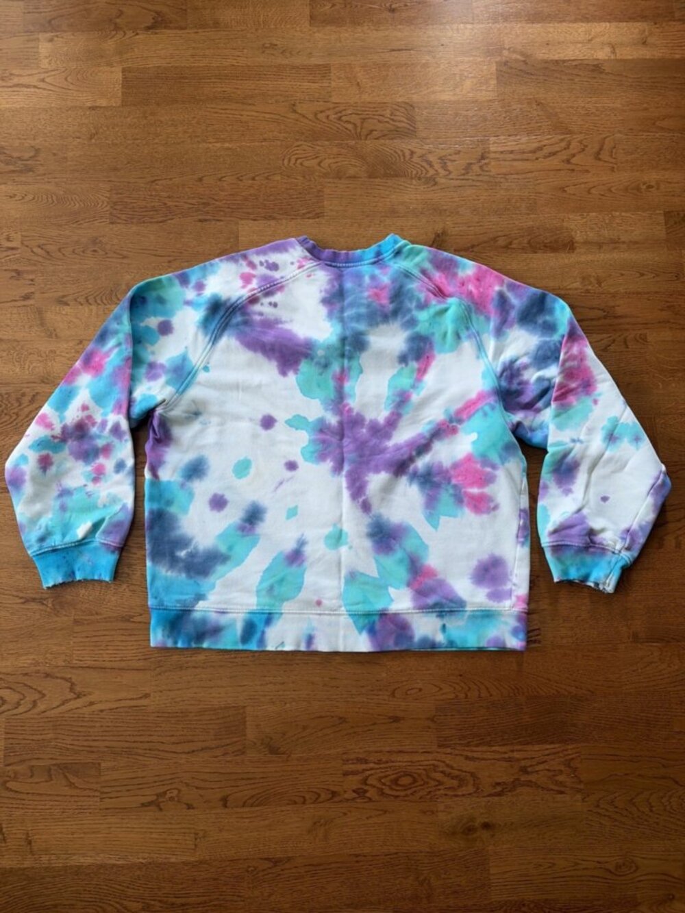 Nike Tie Dye Women's Crewneck Sweatshirt Pullover White Blue Purple Pink Swoosh - Picture 5 of 5